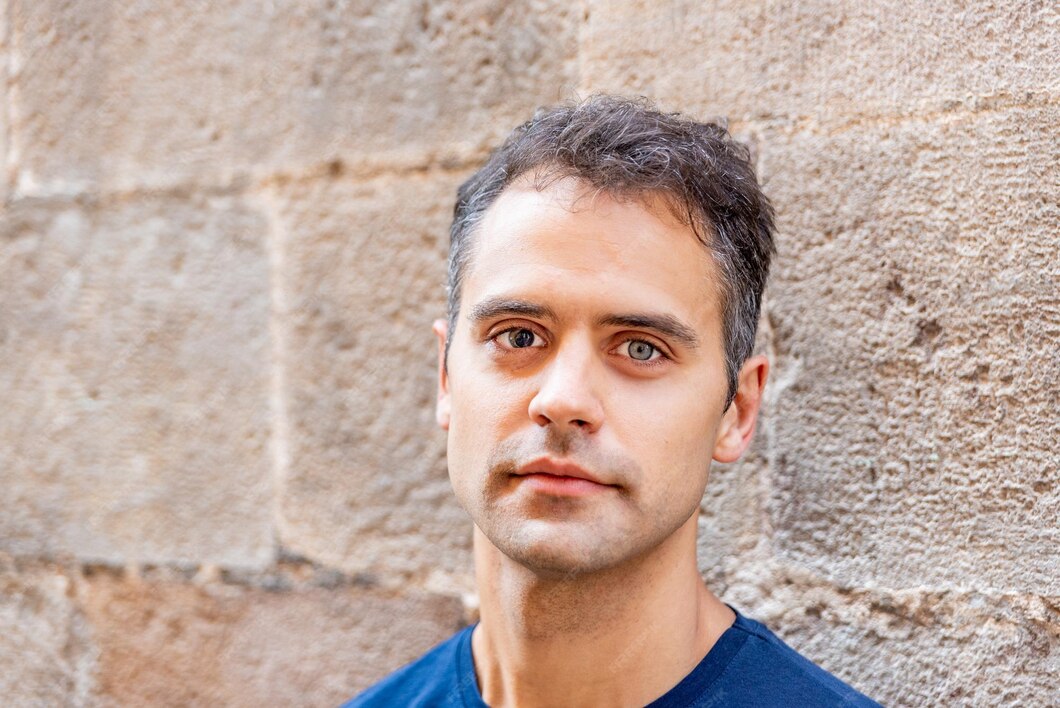 portrait-man-standing-against-wall_1048944-6436617